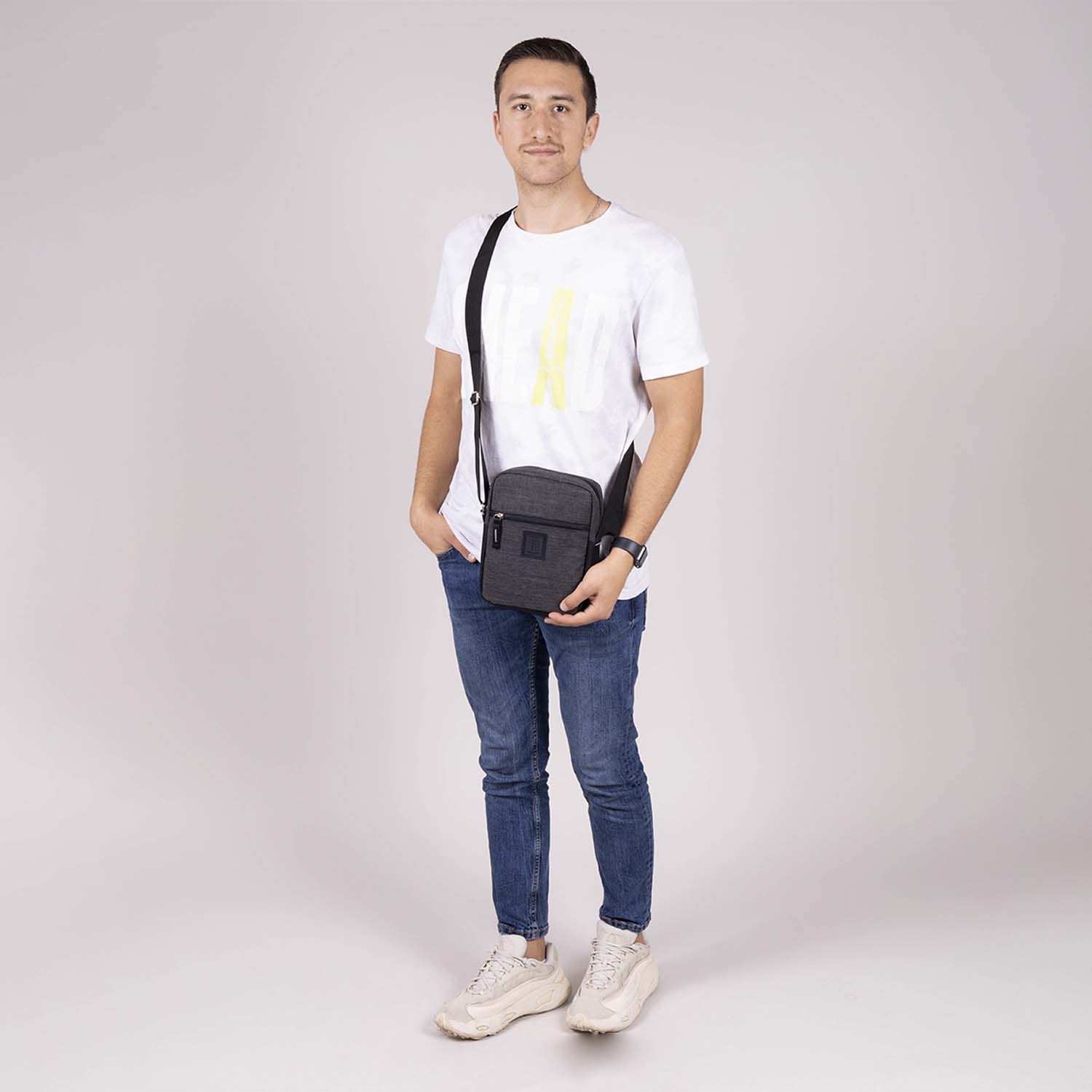 Bolsa de Lado 1818 by Chenson Negra - Estilo y Funcionalidad Juvenil - vista 2