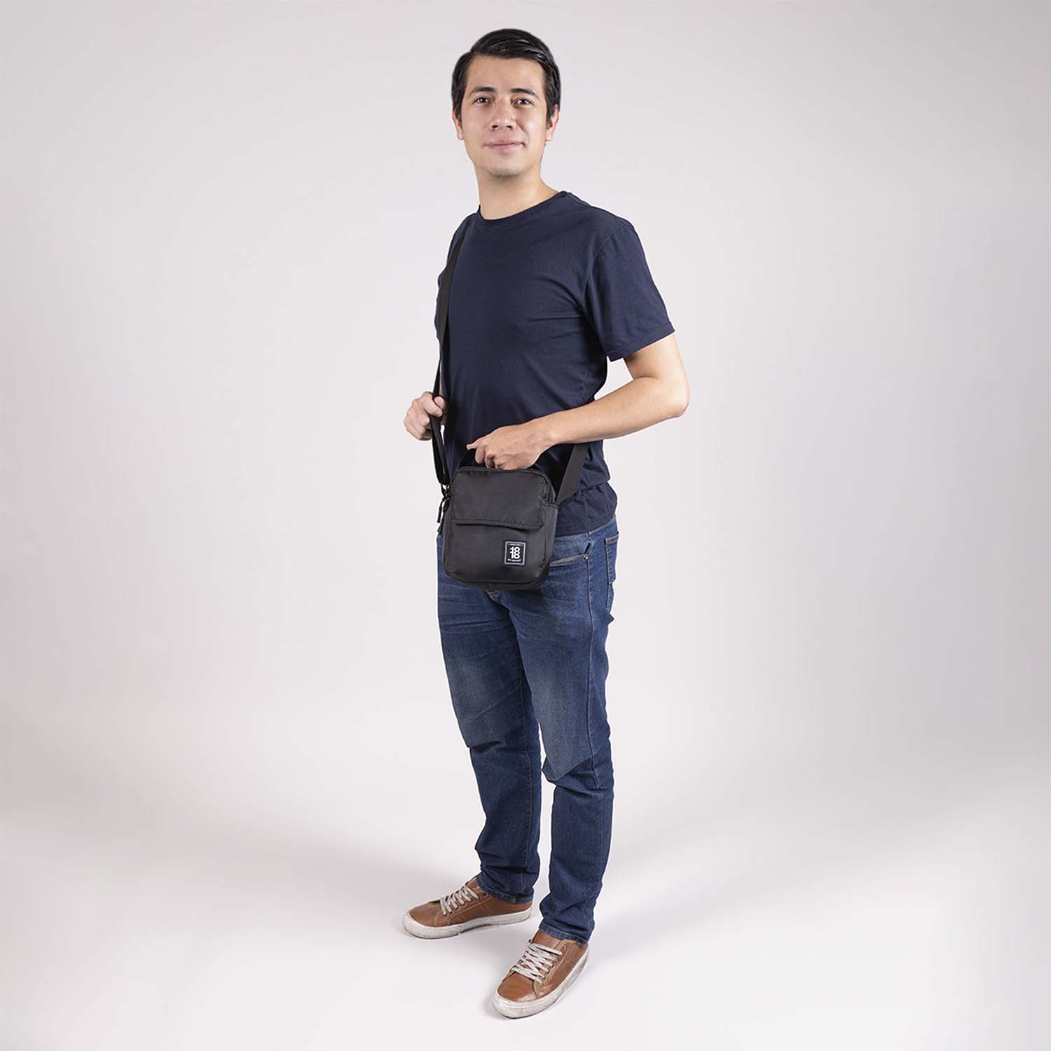 Bolsa de Lado Negra 1818 by Chenson - Estilo y Funcionalidad Juvenil - vista 2