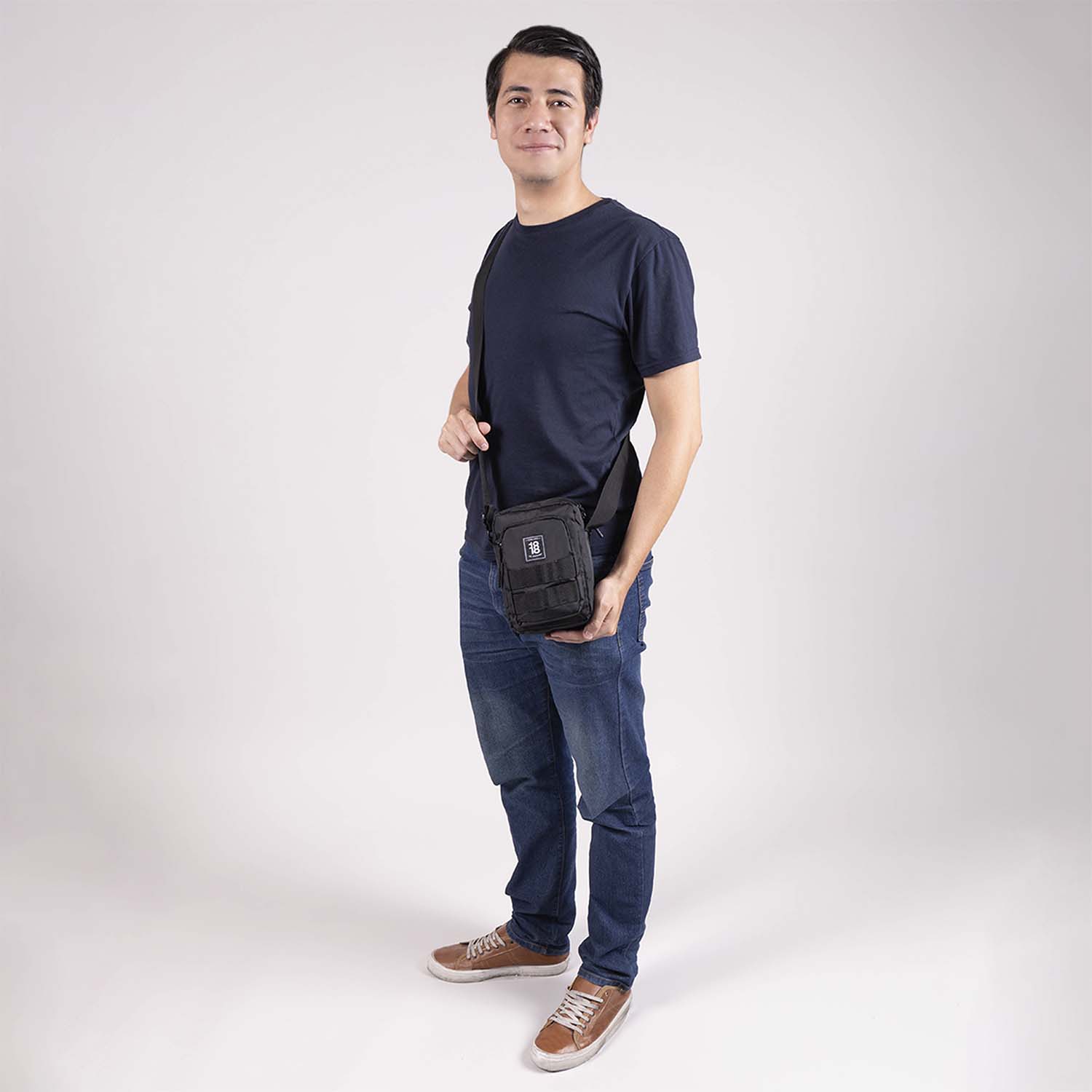 Bolsa de Lado Negra 1818 by Chenson para jóvenes - Estilo y funcionalidad - vista 2