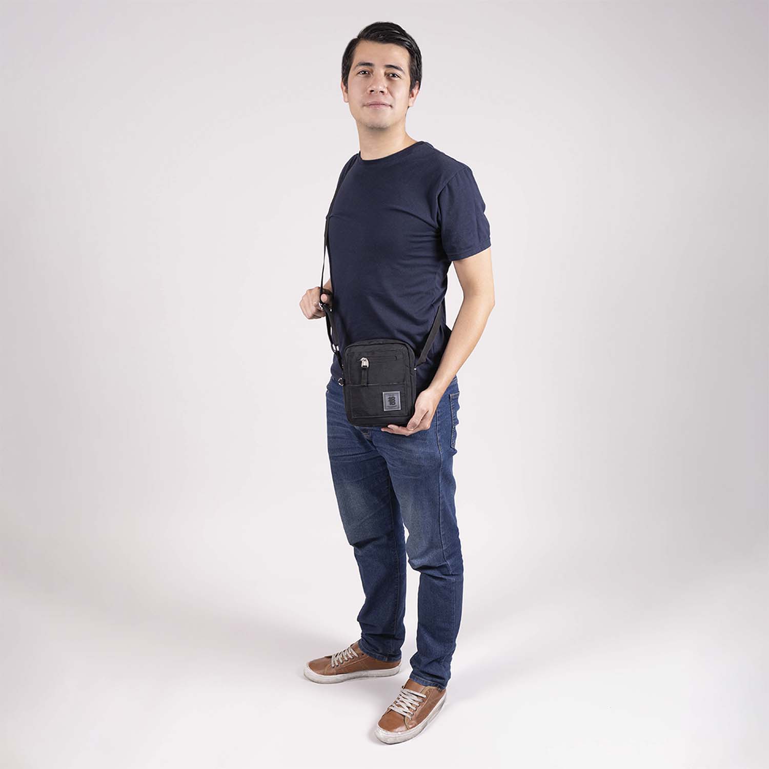 Bolsa de Lado 1818 by Chenson Negro con Múltiples Bolsillos - vista 2