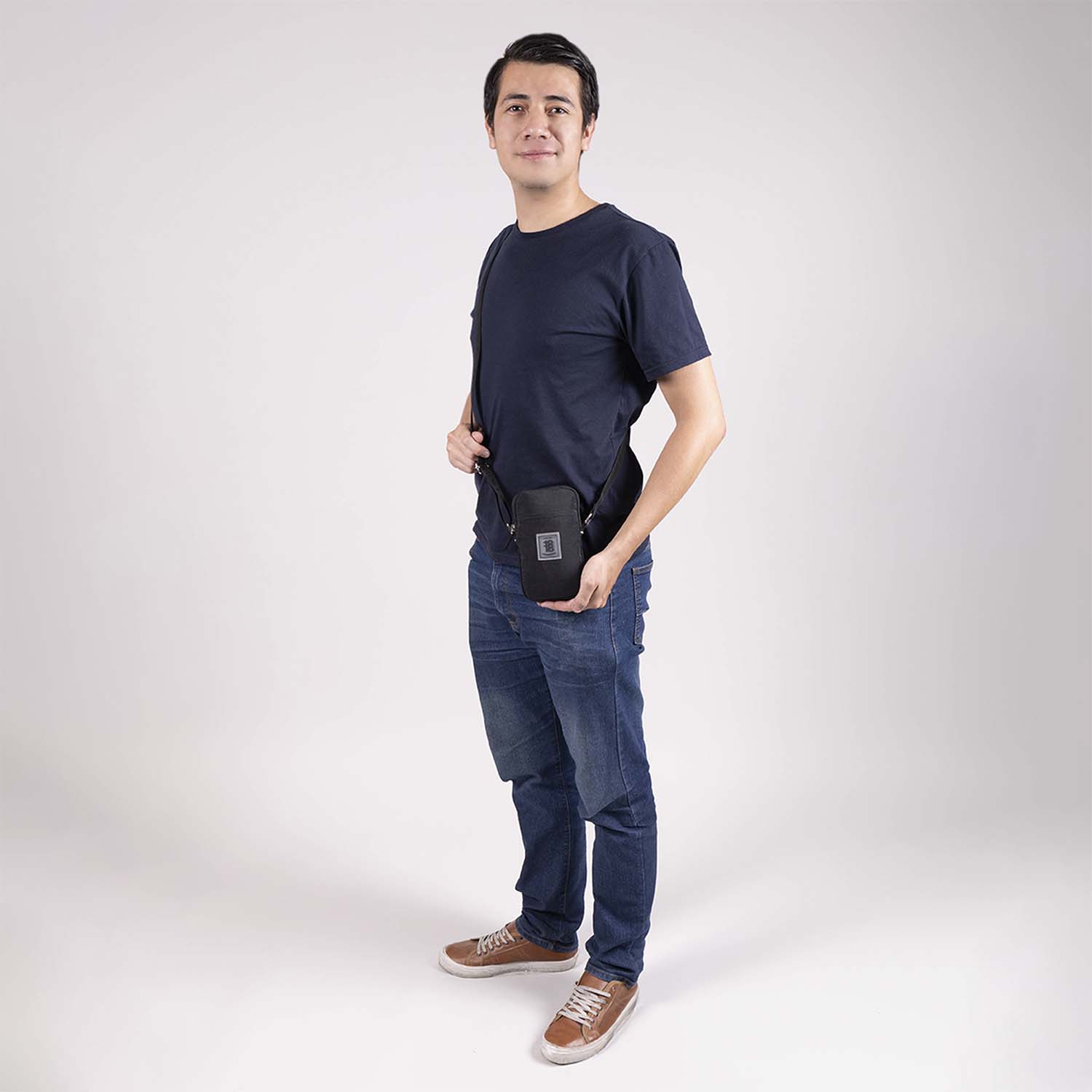 Bolsa de Lado 1818 by Chenson Negra para Jóvenes - Estilo y Funcionalidad - vista 2