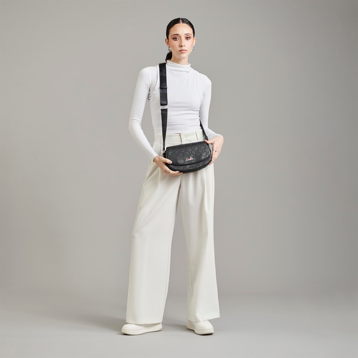 Bolsa de Lado para Dama Barbie by Chenson Negro - Estilo y Funcionalidad - vista 2