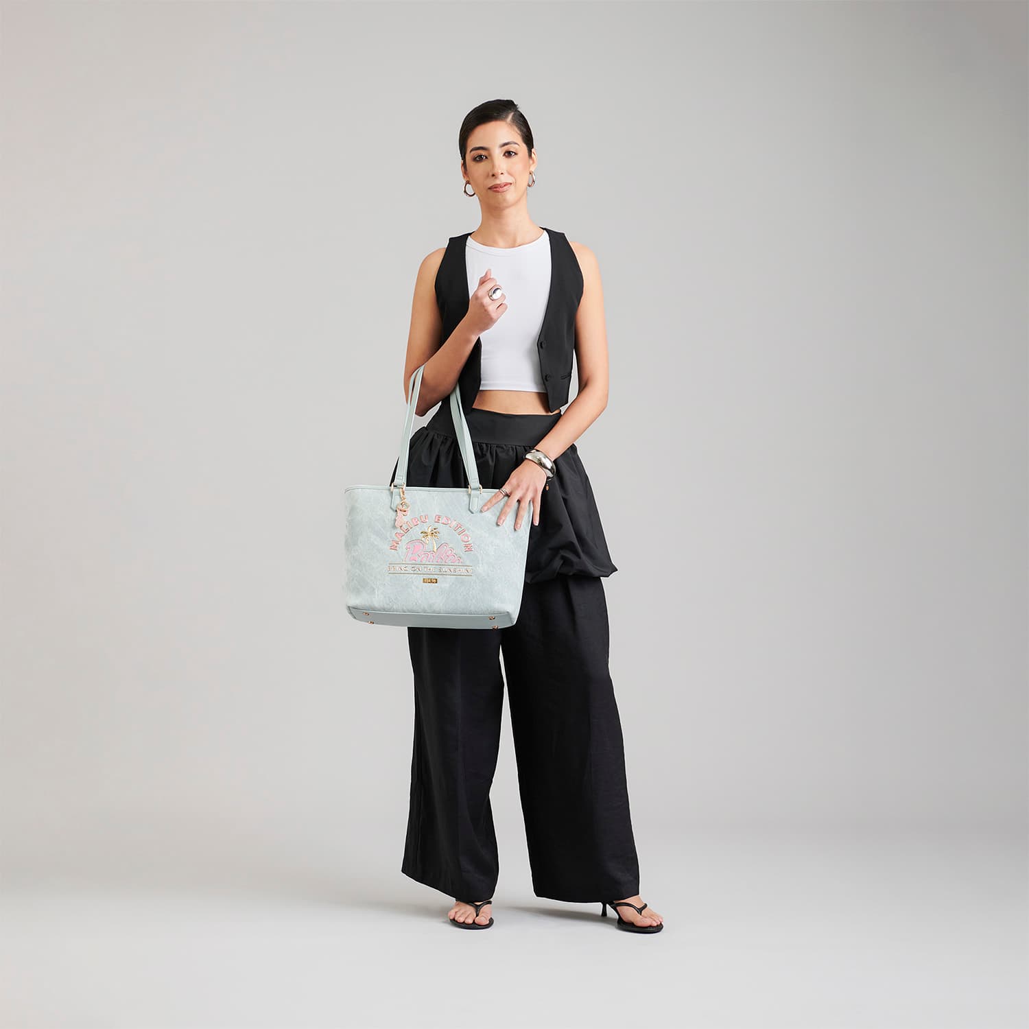 Bolsa grande para dama Barbie by Chenson azul con compartimento seguro - vista 2