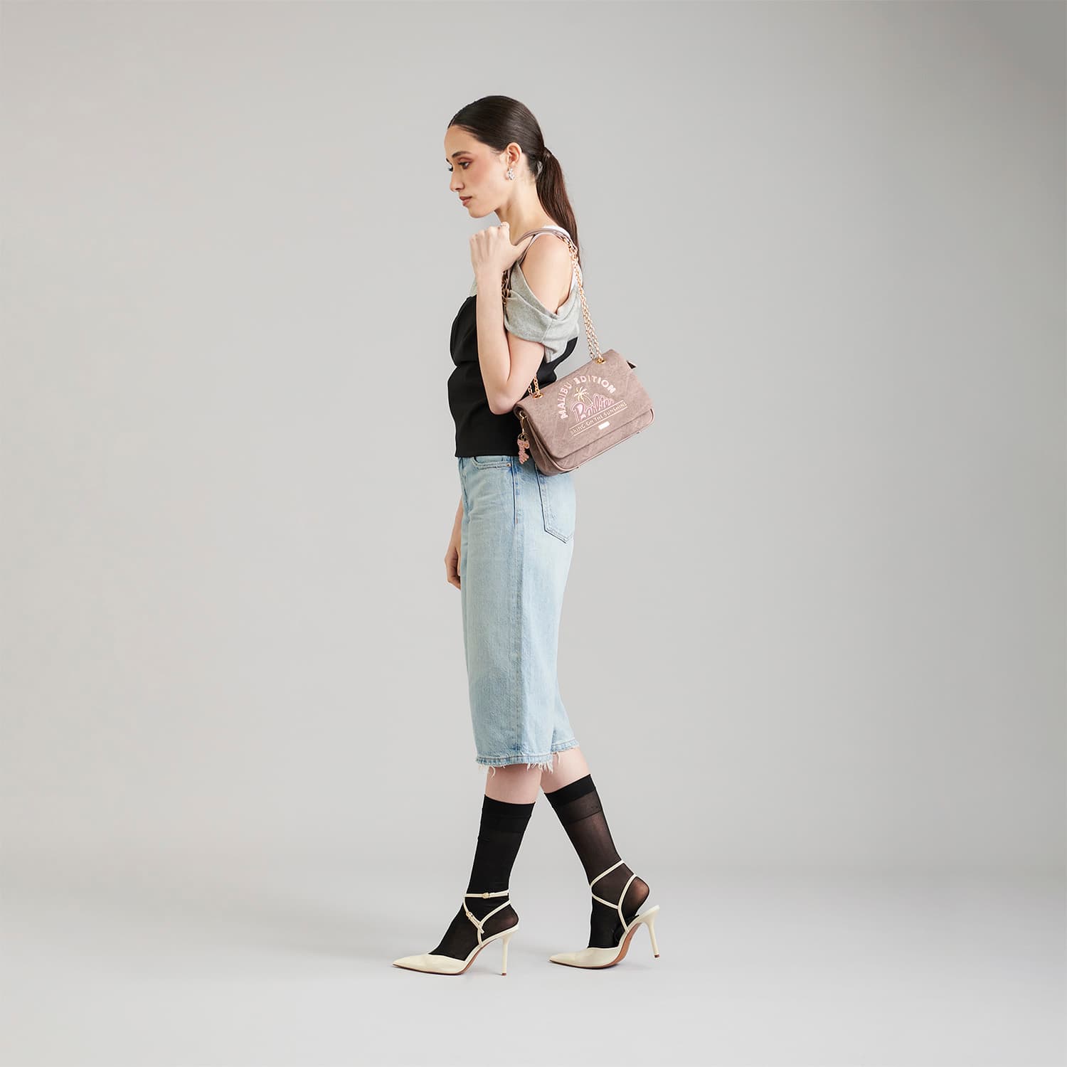 Bolsa de Lado para Dama Barbie by Chenson Color Café Estilo y Funcionalidad - vista 2