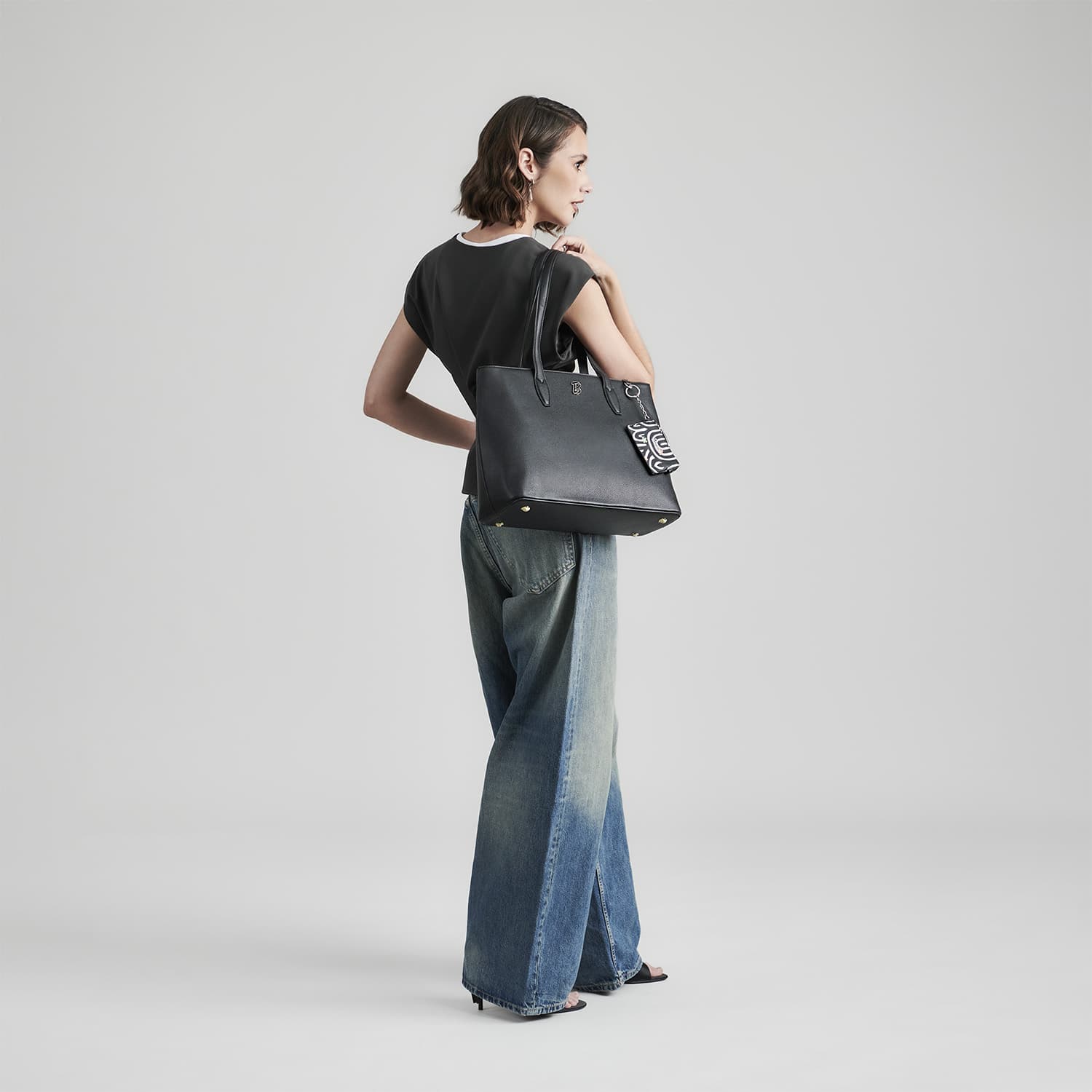 Bolsa grande para dama Barbie by Chenson color negro - Estilo y funcionalidad - vista 2