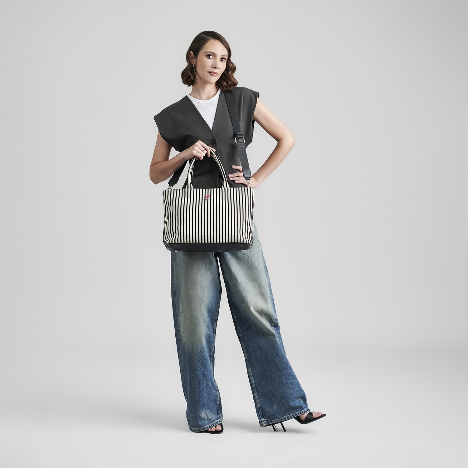 Bolsa de Mano para Dama Barbie by Chenson en Negro - Estilo y Funcionalidad - vista 2