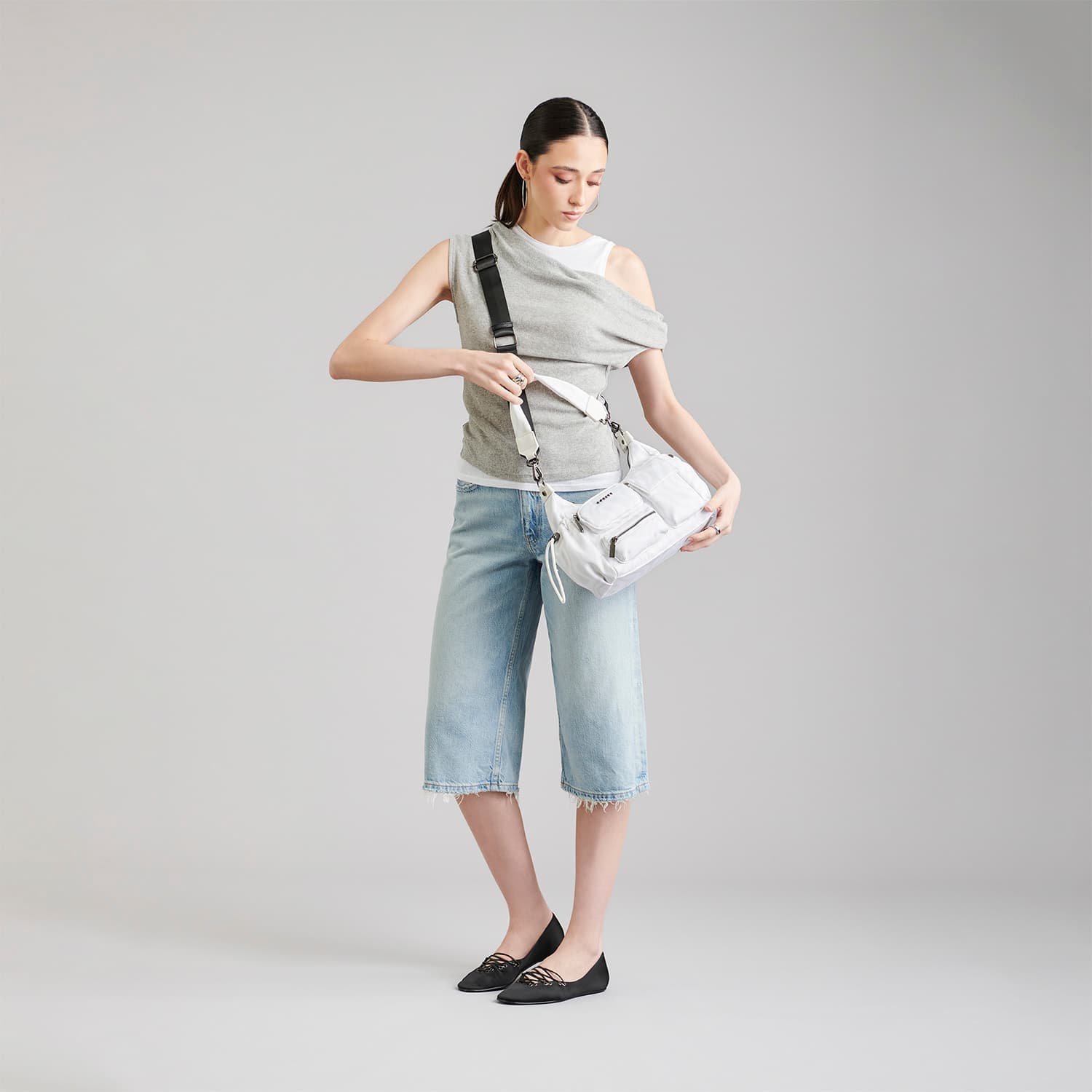 Bolsa de mano para dama Gorétt by Chenson blanca con triple bolsillo frontal - vista 2