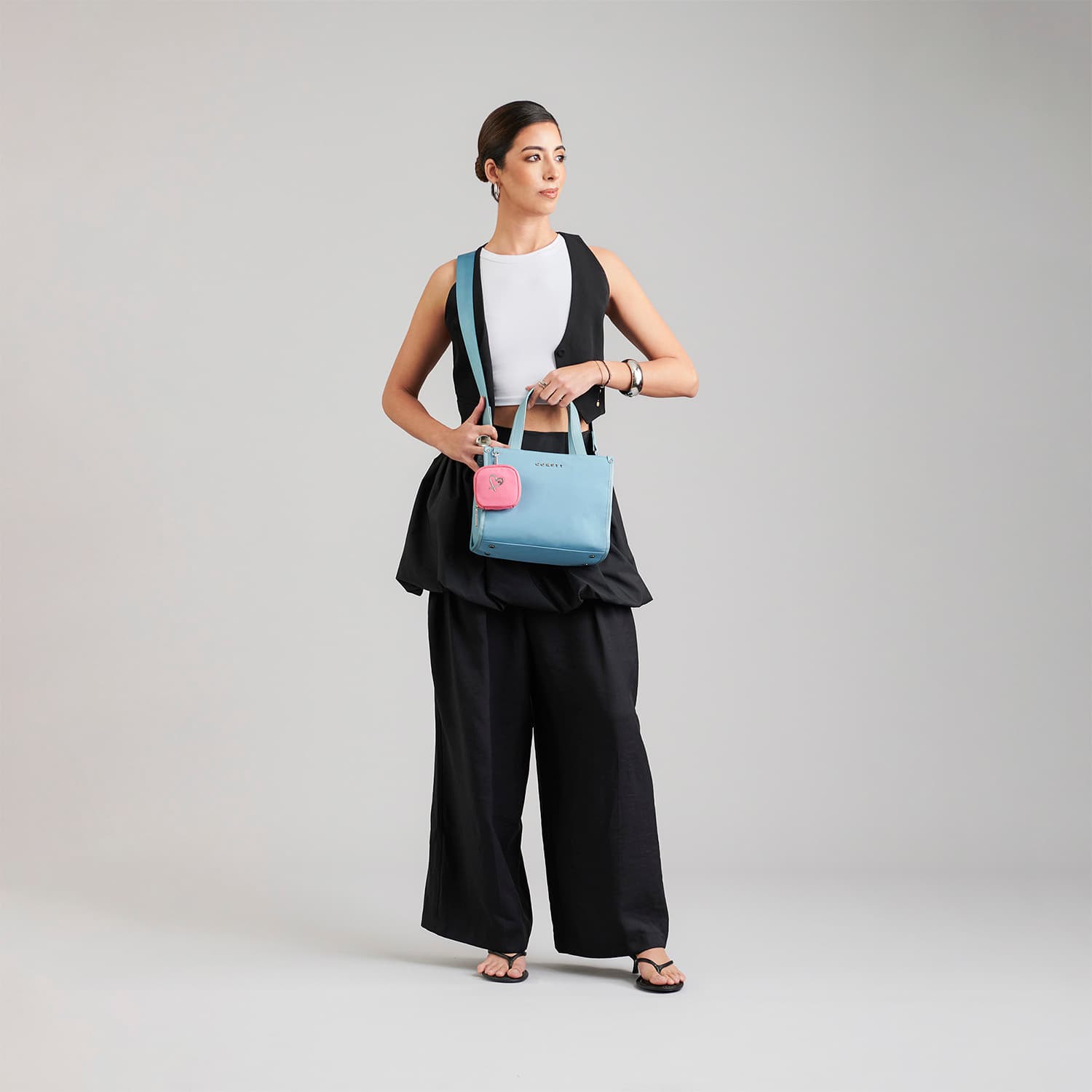 Bolsa de Mano para Dama Gorétt by Chenson Azul Estilo y Funcionalidad - vista 2