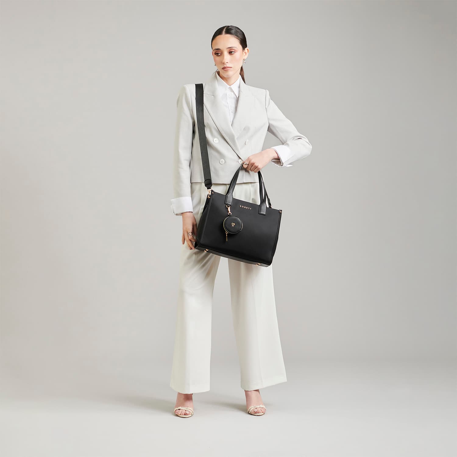 Bolsa grande para dama Gorétt by Chenson color negro con diseño funcional - vista 2