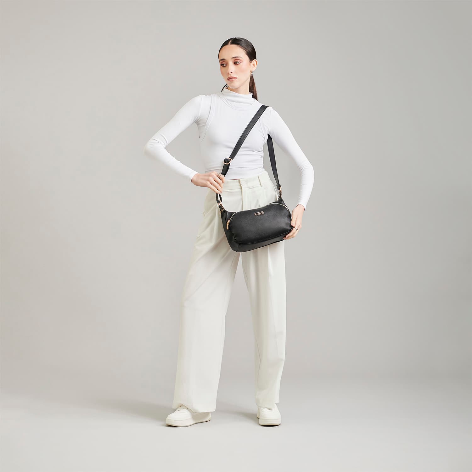 Bolsa de lado para dama Madison by Chenson color negro con estilo moderno - vista 2