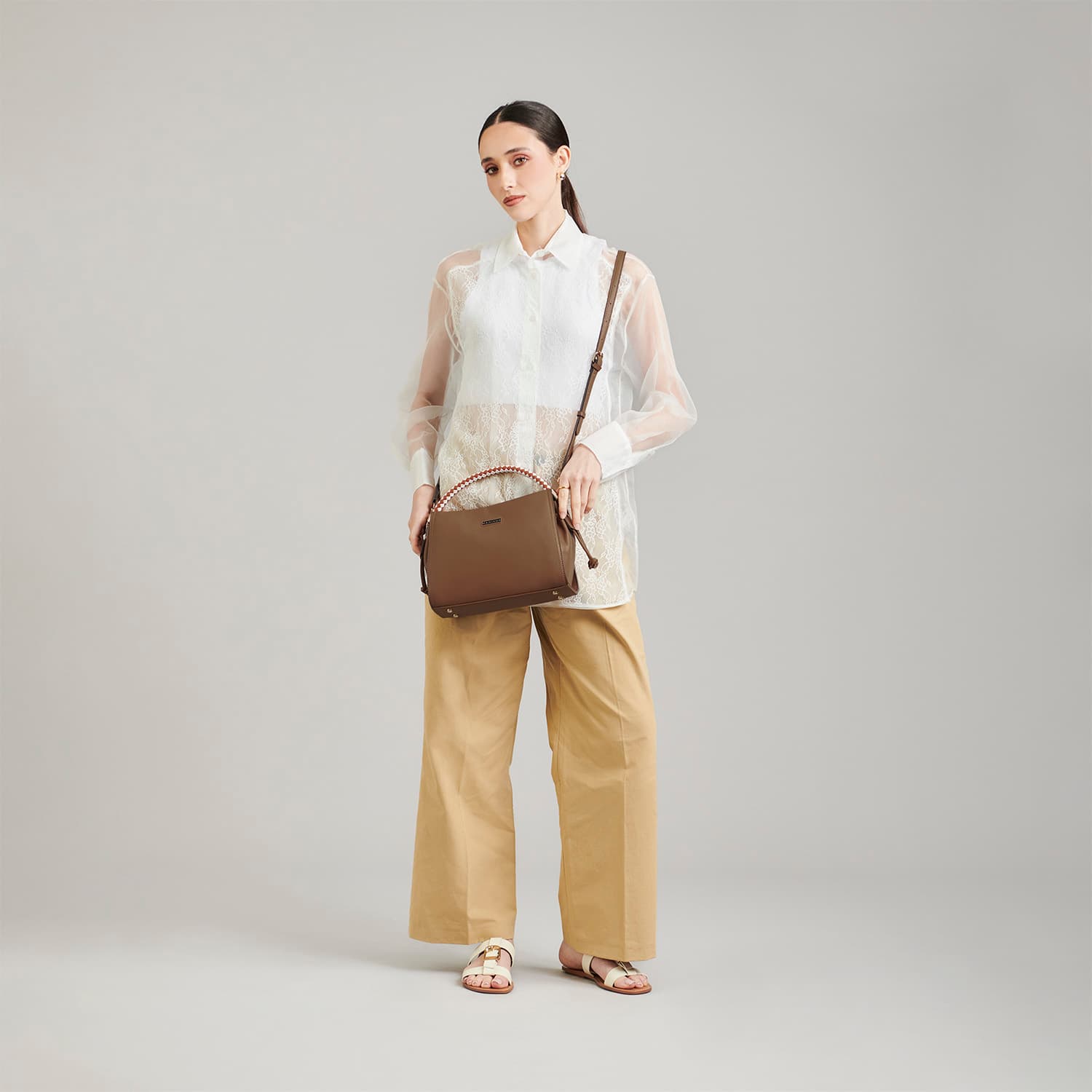 Bolsa de Mano para Dama Madison by Chenson Café - Estilo y Funcionalidad - vista 2