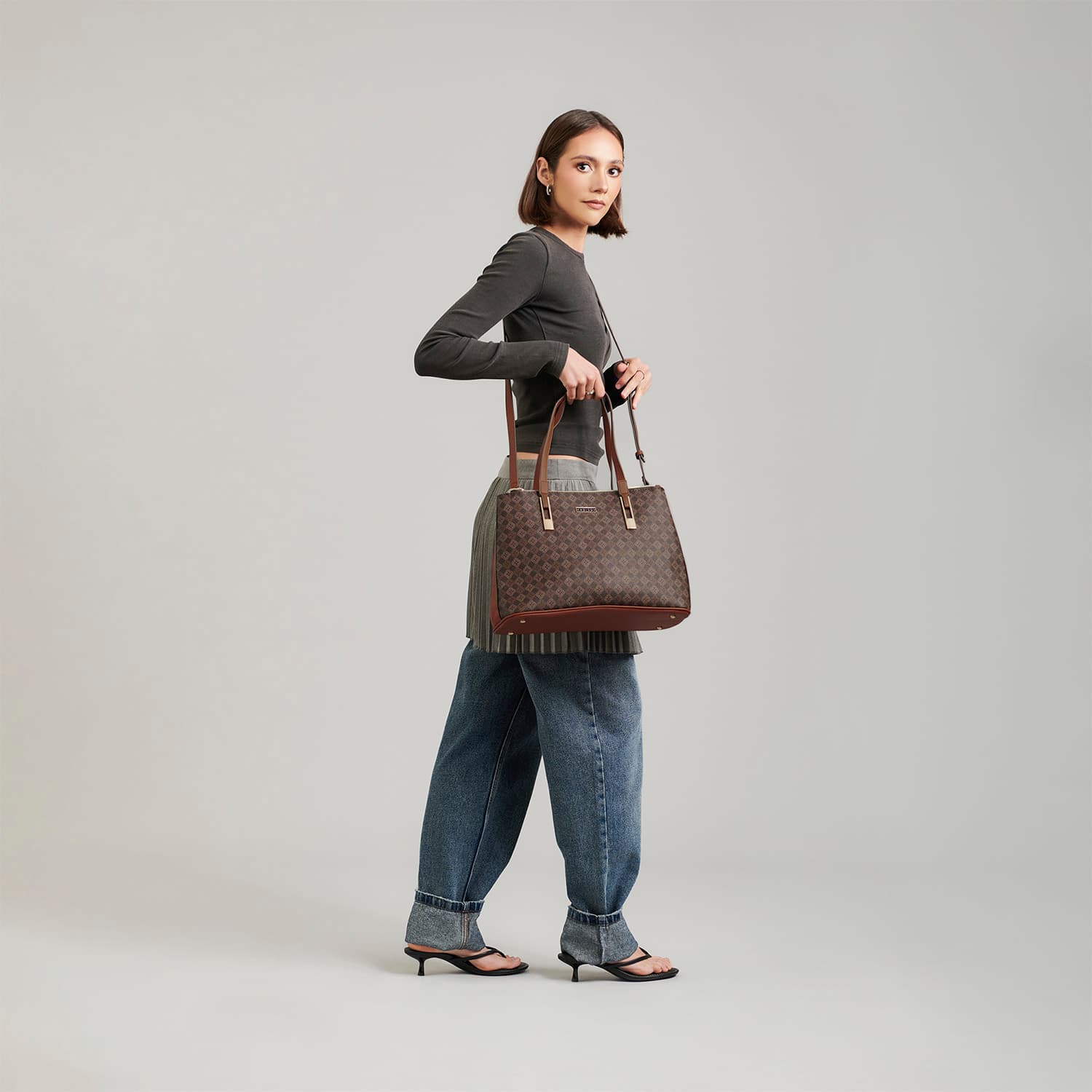 Bolsa de Mano para Dama Madison by Chenson Café - Estilo y Funcionalidad - vista 2