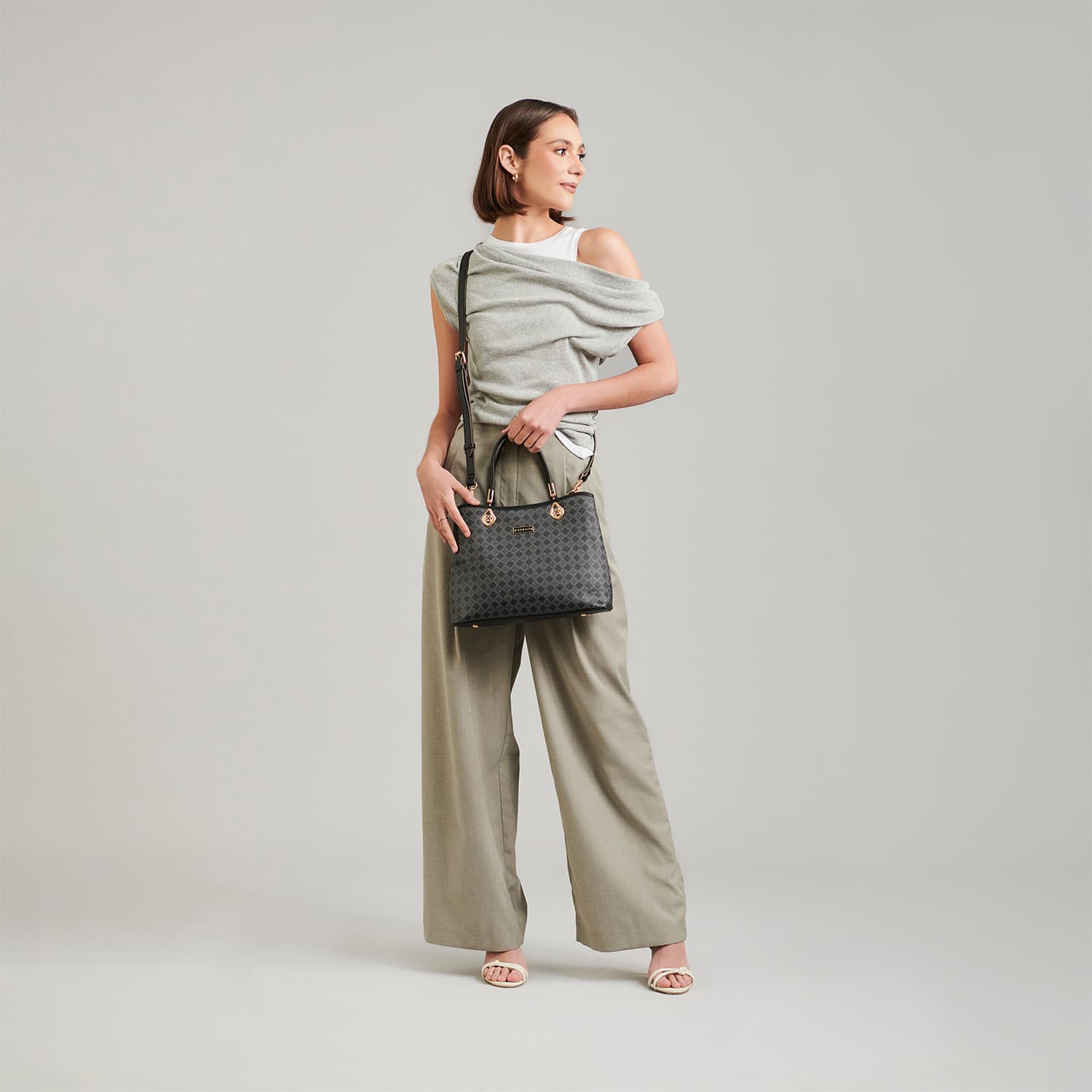 Bolsa de mano para dama Madison by Chenson color negro elegante y funcional - vista 2