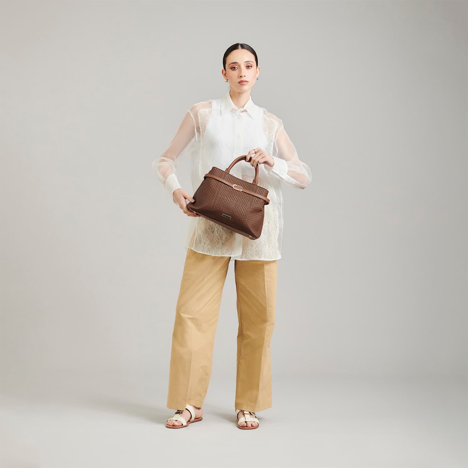 Bolsa de Mano para Dama Madison by Chenson Café - Estilo y Funcionalidad - vista 2