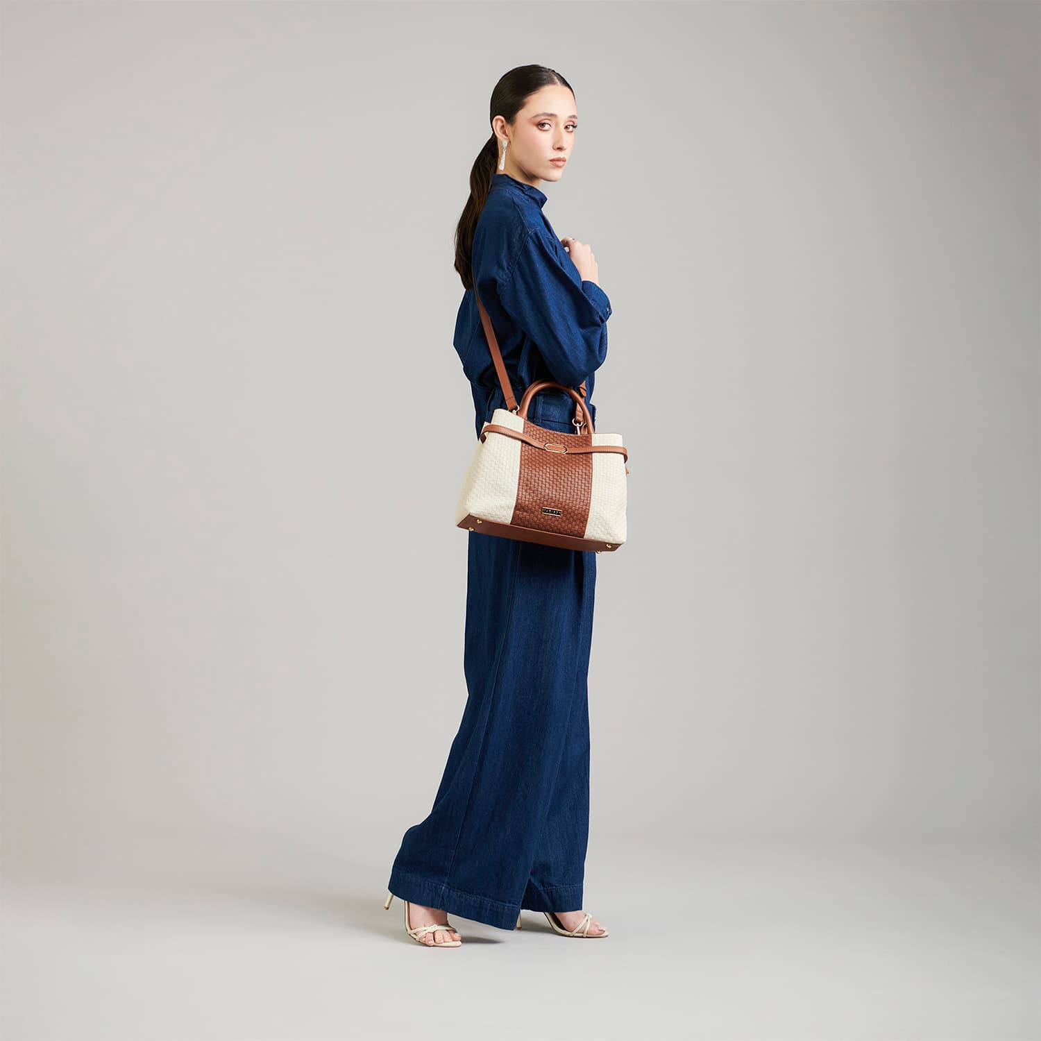 Bolsa de Mano para Dama Madison by Chenson Beige con Triple Compartimento - vista 2