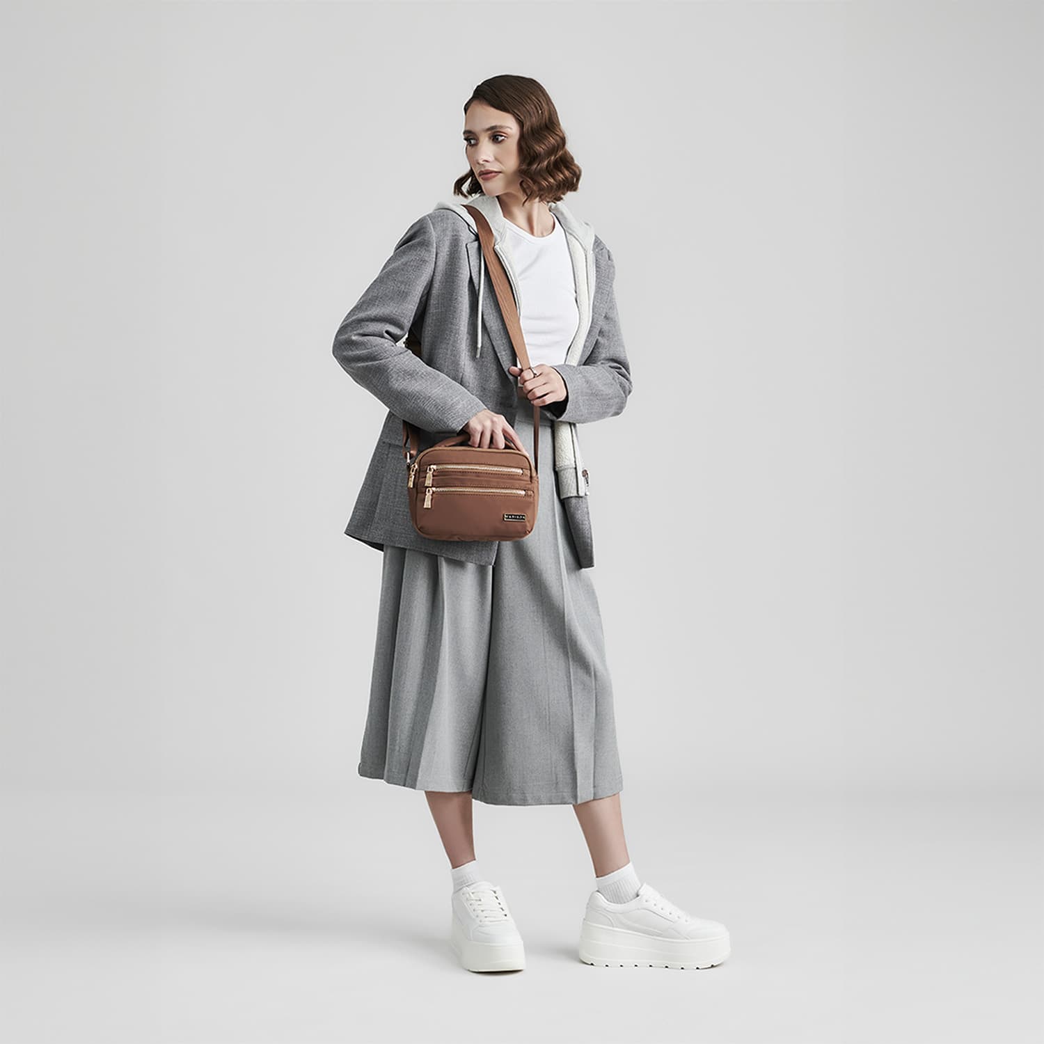 Bolsa de Lado para Dama Madison by Chenson Café con Doble Compartimento - vista 2