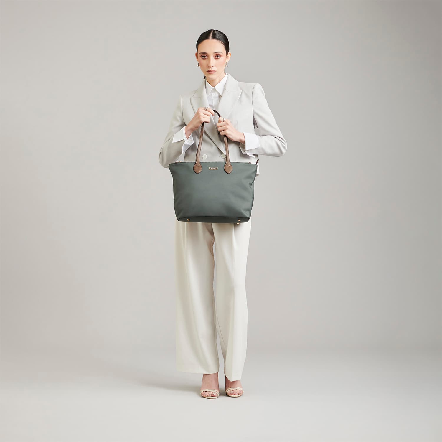 Bolsa grande para dama Madison by Chenson Gris - Estilo y Funcionalidad - vista 2