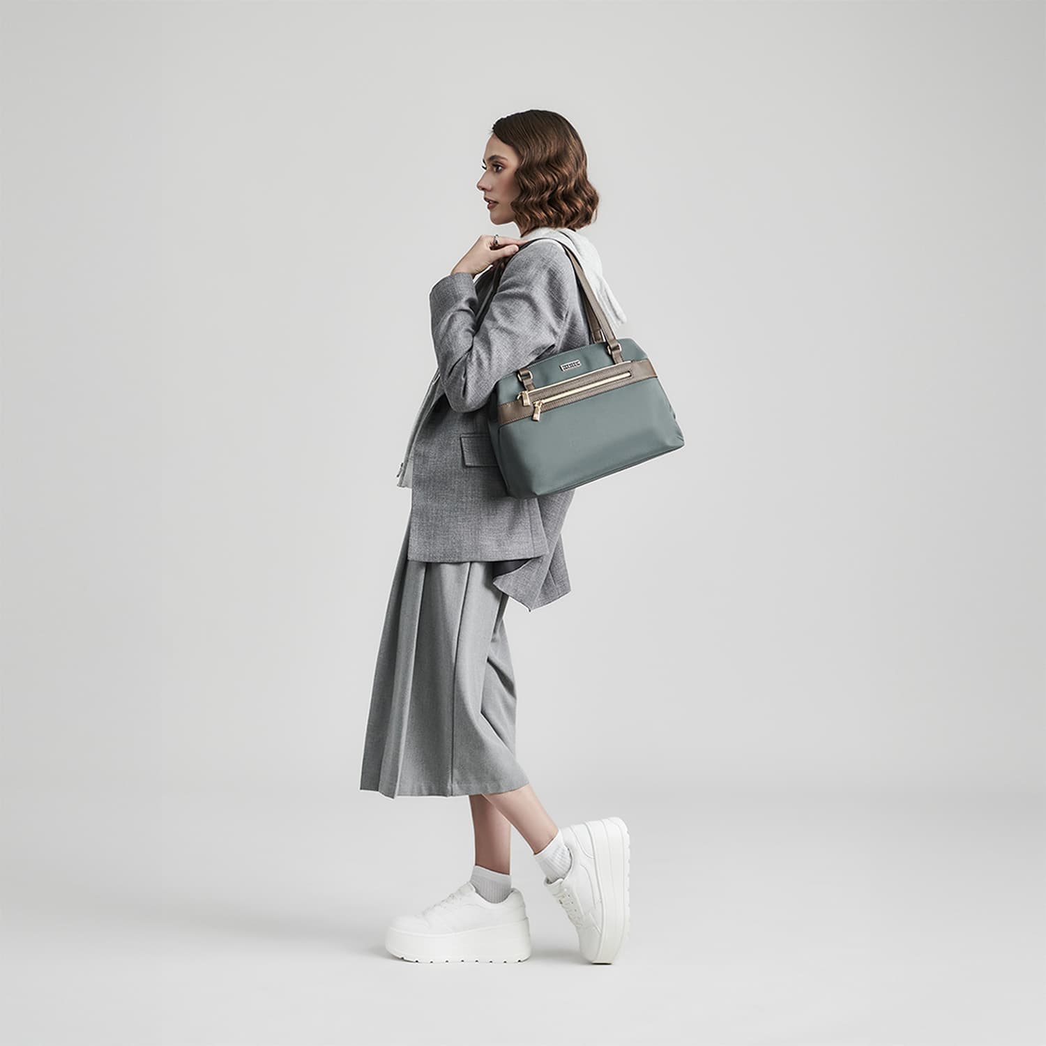 Bolsa grande para dama Madison by Chenson gris con estilo funcional - vista 2