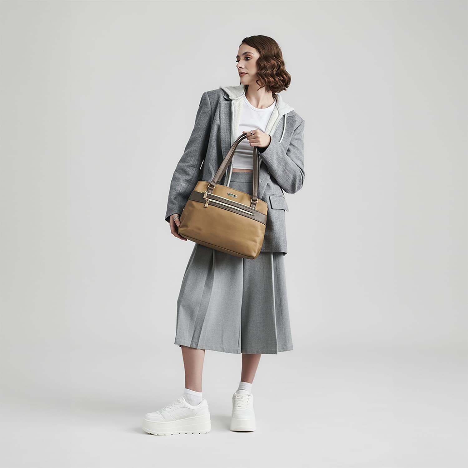 Bolsa grande para dama Madison by Chenson color café - estilo y funcionalidad - vista 2