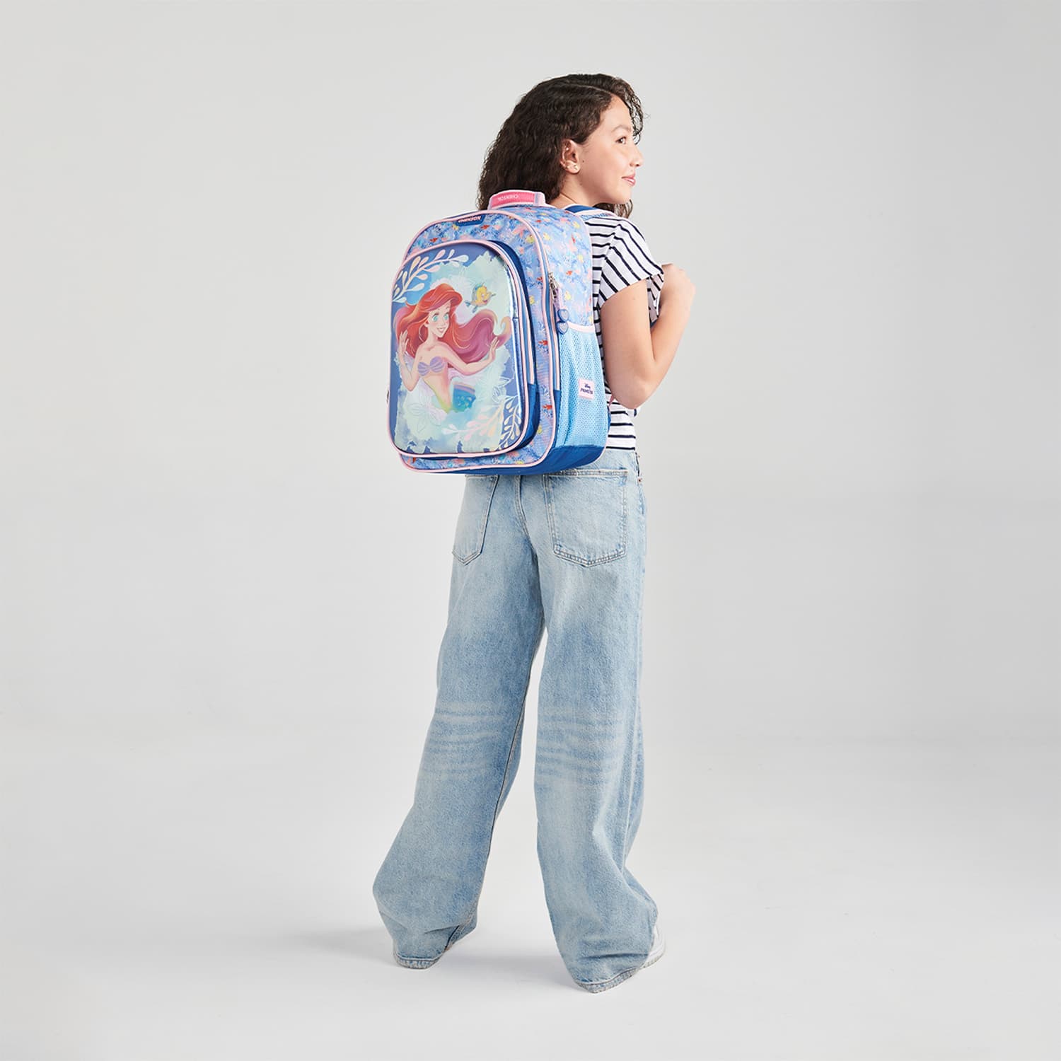 Mochila escolar para niña Princesas by Chenson azul con amplio compartimento - vista 2