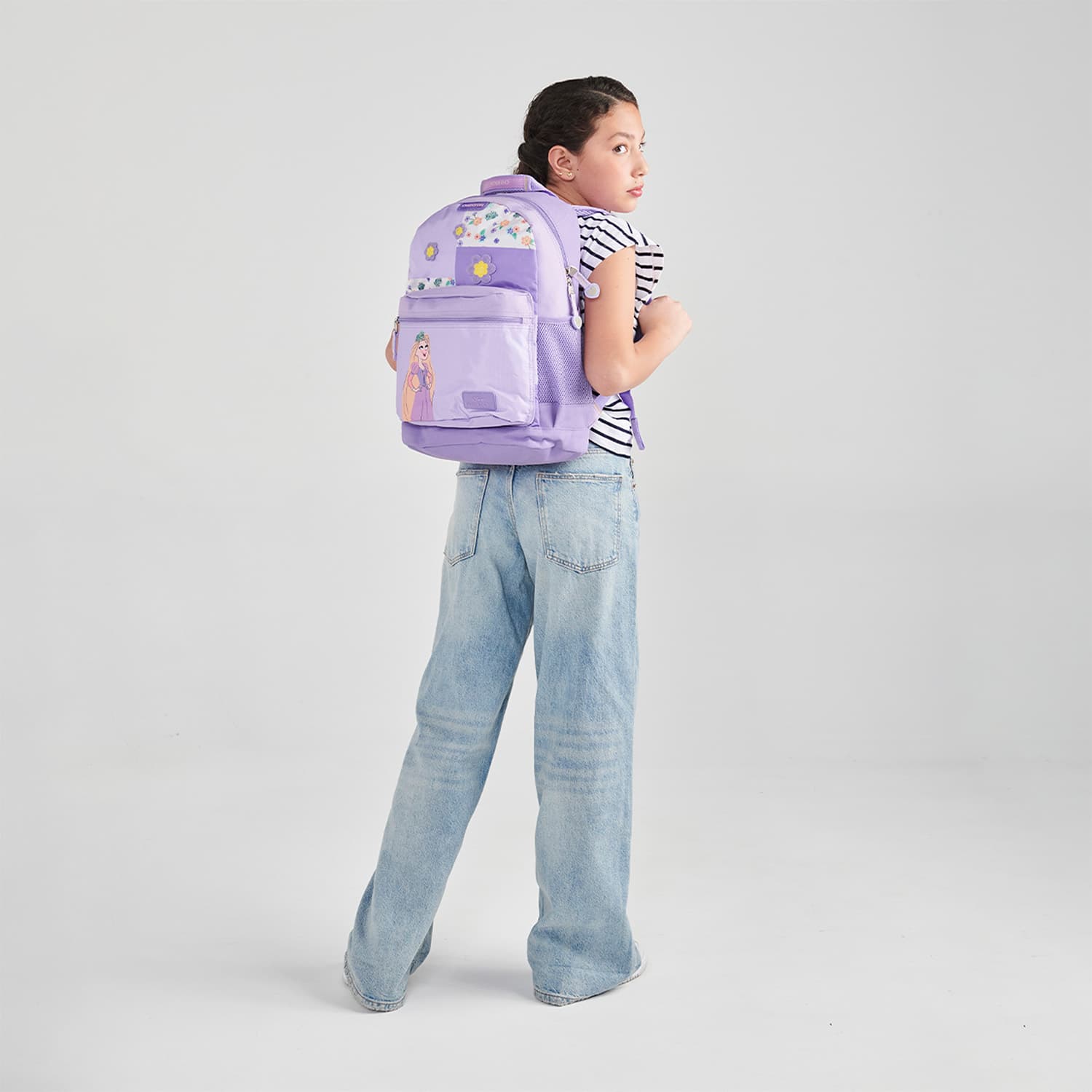 Mochila escolar para niña Princesas by Chenson violeta con cierre seguro - vista 2